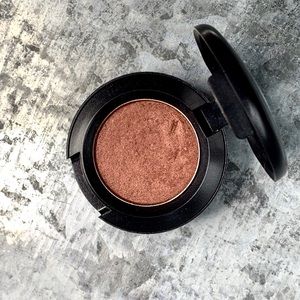 MAC Cosmetics_CUT TO FIT_EYE SHADOW